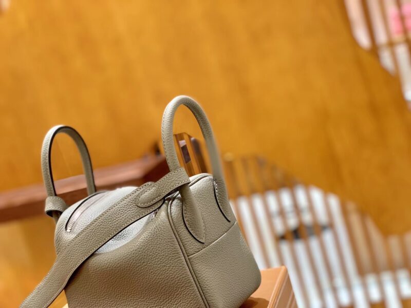 爱马仕 Mini Lindy 18cm 沥青灰 银扣 Togo 小牛皮 全手工缝制 - Image 3