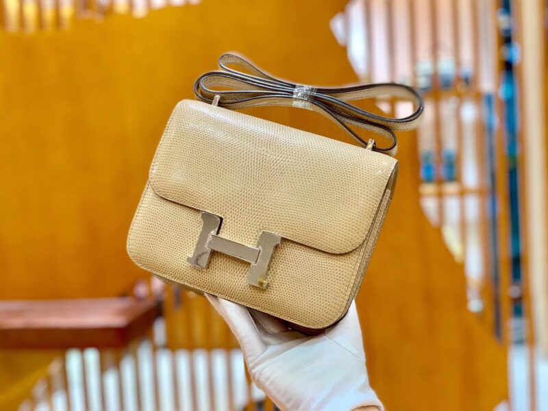 爱马仕 Constance 18cm 杏色 银扣 仿蜥蜴皮 全手工缝制