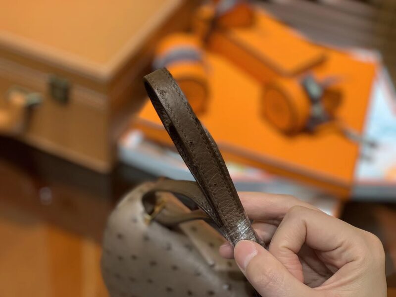 爱马仕 Constance空姐包 巧克力 南非KK鸵鸟 顶级手缝工艺 金扣 18cm - Image 4