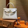 爱马仕 Kelly凯莉包 togo小牛皮 奶昔白 进口原料 原版蜜蜡线 金扣 28cm