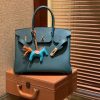 deae18117ff8351.jpg 爱马仕 Birkin铂金包 孔雀绿 德国进口小牛皮 顶级品质全手工缝制 金扣 30cm