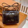 e2291e7c5f5d4e8.jpg 爱马仕 新增现货 Constance 康斯坦 美洲鳄鱼皮 深咖色 纹路极美 18cm