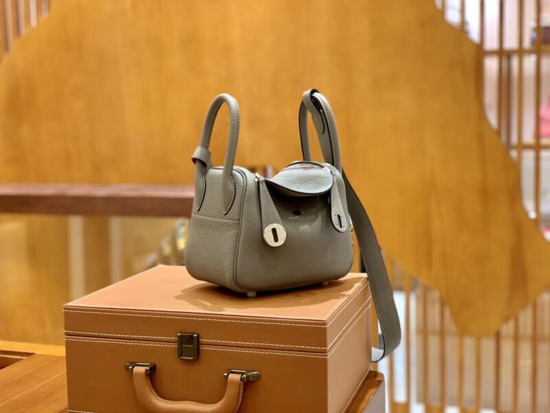 爱马仕 Mini Lindy 18cm 沥青灰 银扣 Togo 小牛皮 全手工缝制 - Image 5