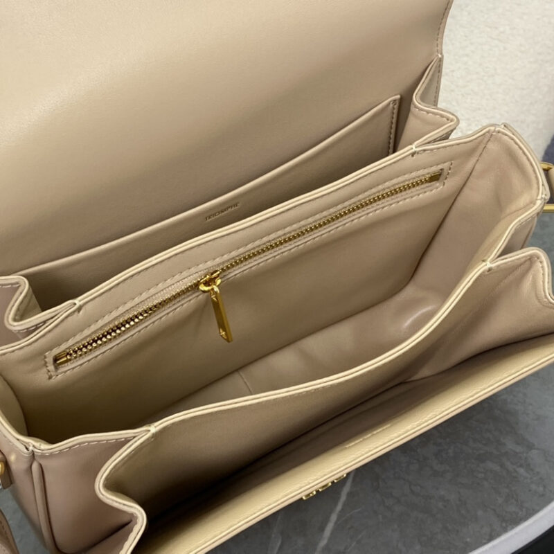 Celine*Triomphe系列手袋187363褐色免检版 - Image 9