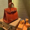 f45eaa73667018a.jpg 爱马仕 Birkin铂金包 复古红一级皮 尼罗鳄鱼 进口原料 顶级手缝工艺 25cm