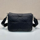 Prada*Re-Edition系列邮差包1BD290免检版