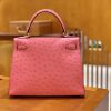 爱马仕 Kelly 凯莉包 唇膏粉 樱花粉 鸵鸟皮 全手工缝制 金扣 28cm 现货