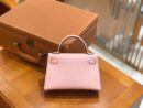 爱马仕 Mini Kelly 二代 19cm 进口掌纹牛皮 3Q奶昔粉 金扣 全手工缝制 高订鳄鱼工序
