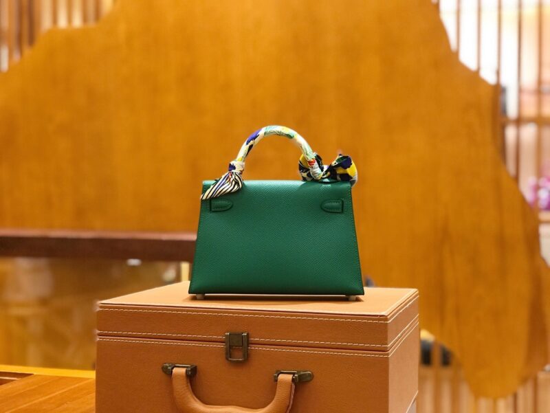 爱马仕 Mini Kelly 二代 19cm 进口掌纹牛皮 U4丝绒绿 金扣 全手工缝制 高订鳄鱼工序 - Image 3
