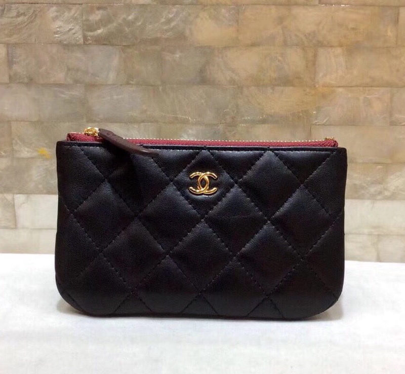 Chanel 进口羊皮拉链零钱包卡包 A82365黑色/金扣