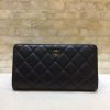 CHANEL 经典进口羊皮二折钱夹 A50099黑色/银扣
