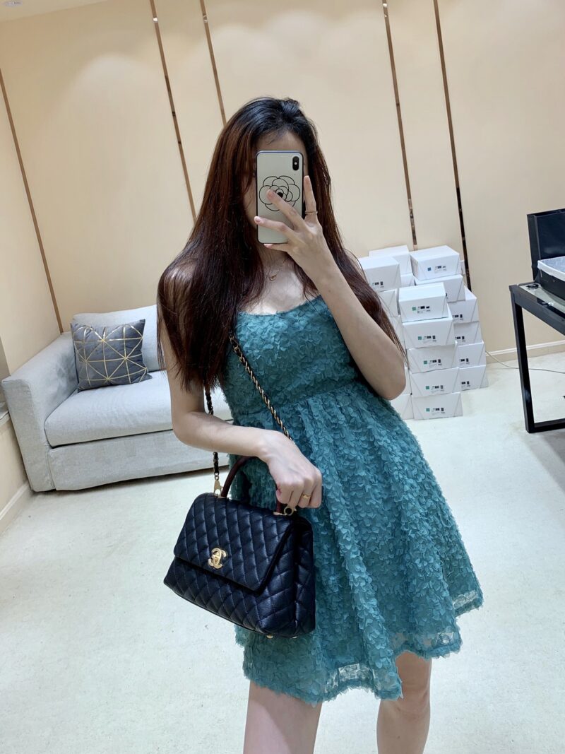 CHANEL coco handle 28CM A92993黑色/酒红手柄/金扣 - Image 2