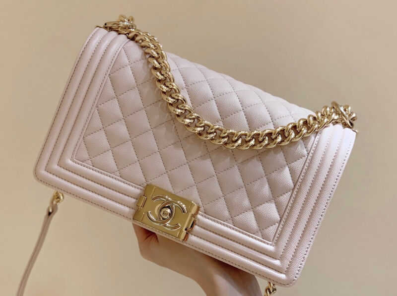 CHANEL 经典款之Leboy 25CM BAG A67086裸粉色鱼子酱牛皮/金扣