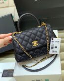 CHANEL 经典款之Coco handle 23CM A92990黑色/金扣/红色内里