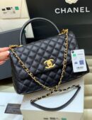 CHANEL 经典款之Coco handle 28CM A92993黑色/金扣/红色内里