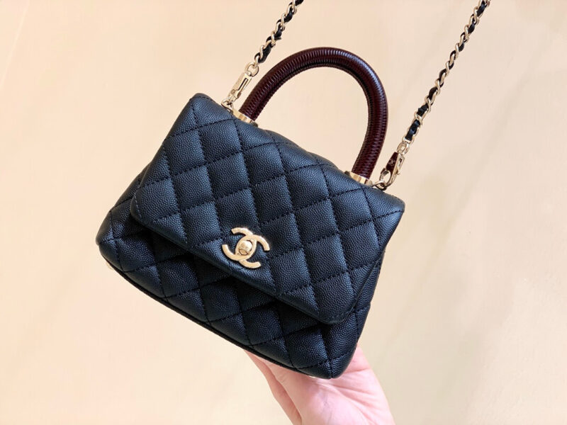 CHANEL 经典coco handle Mini 19CM AS2215黑色/酒红手柄/红色内里