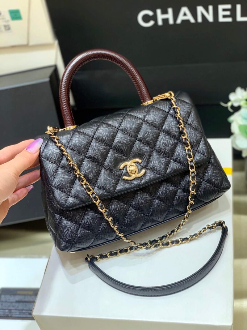 CHANEL 经典款之Coco handle 23CM A92990黑色/香槟色五金/酒红手柄/红色内里