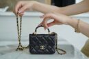 CHANEL 高级手工坊 新款手柄零钱包 AP2200 B25810 94305