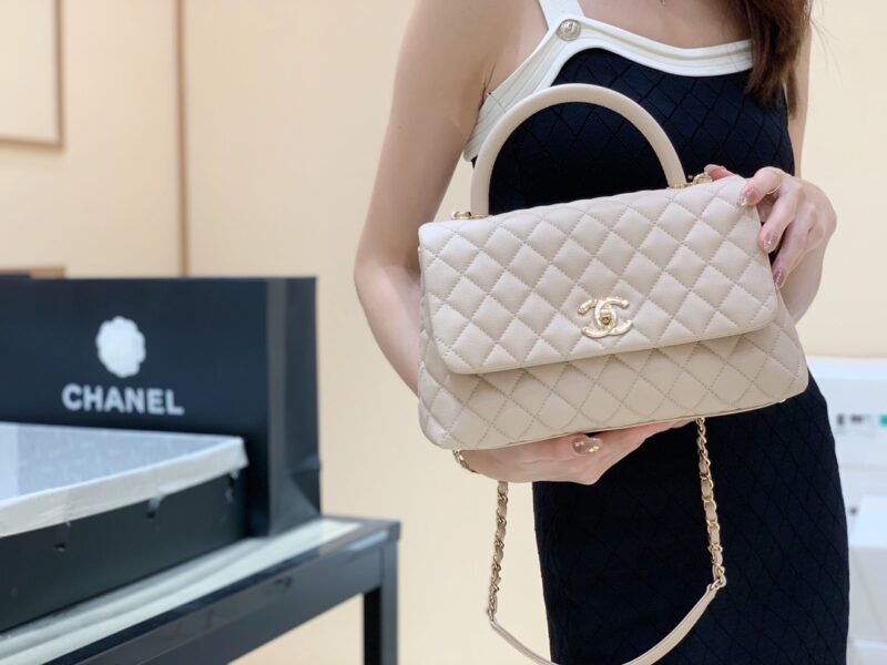 CHANEL 经典款之Coco handle 28CM A92993裸粉色/金扣 - Image 2