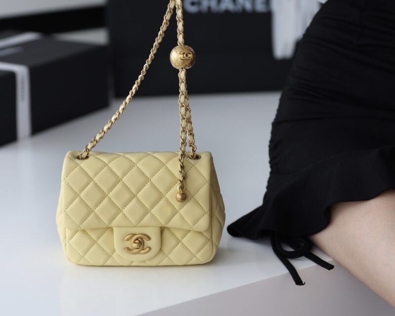 Chanel Flap Bag CF Mini羊皮方胖子金球包 AS1786鹅蛋黄 - Image 3