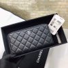 CHANEL 经典款进口羊皮拉链钱夹 AP0242黑色/银扣