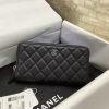 CHANEL 经典款进口羊皮拉链钱夹 AP0242黑色/银扣