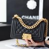 CHANEL 经典款之Leboy 20CM BAG A67085黑色鱼子酱牛皮/金扣