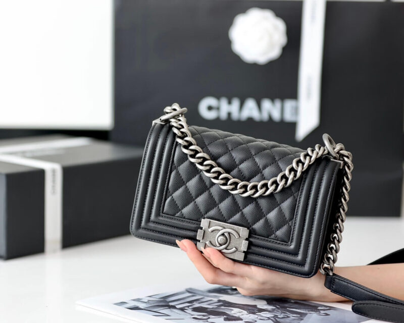 CHANEL 经典款之Leboy 20CM BAG A67085黑色鱼子酱牛皮/银扣