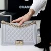 i1640403707_6027_0.jpg CHANEL 经典款之Leboy 25CM BAG A67086冰川灰鱼子酱牛皮/浅金扣
