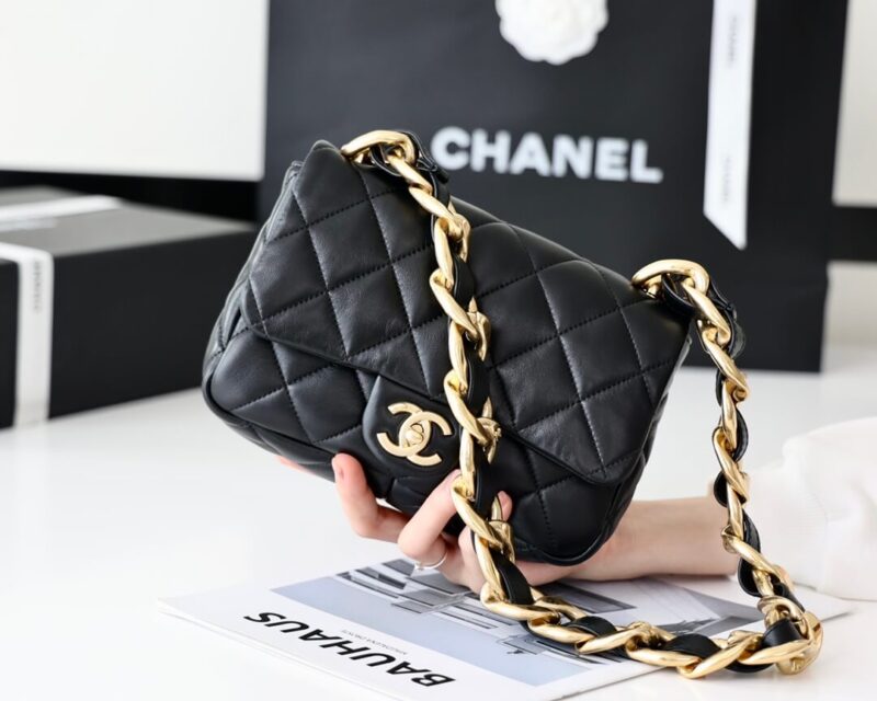CHANEL 2022cc 春夏系列走秀款粗链腋下包 AS3214