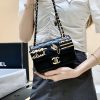 CHANEL CF徽章限量版斜挎包 AS2978黑色
