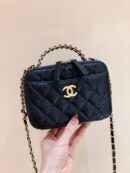 CHANEL 𝗩𝗮𝗻𝗶𝘁𝘆 𝗰𝗮𝘀𝗲 复古手柄相机包 AS3221黑色