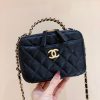 CHANEL 𝗩𝗮𝗻𝗶𝘁𝘆 𝗰𝗮𝘀𝗲复古手柄相机包 AS3221