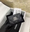 CHANEL 钻扣细球纹牛皮卡包 AP2737