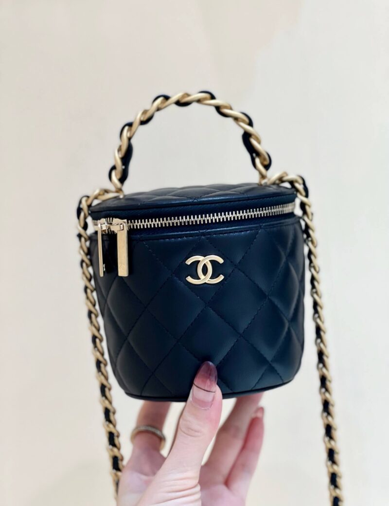 CHANEL 22A 高级手工坊系列手柄化妆包