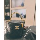 CHANEL 22A 高级手工坊系列手柄化妆包