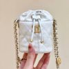 CHANEL 22A 高级手工坊系列金币小水桶包 AP2859白色