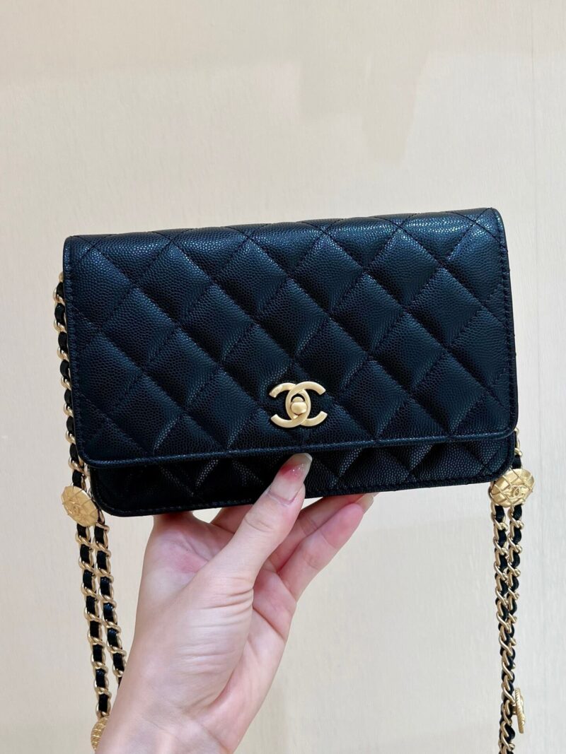 CHANEL 22A高级手工坊系列金币WOC链条包 AP2840黑色