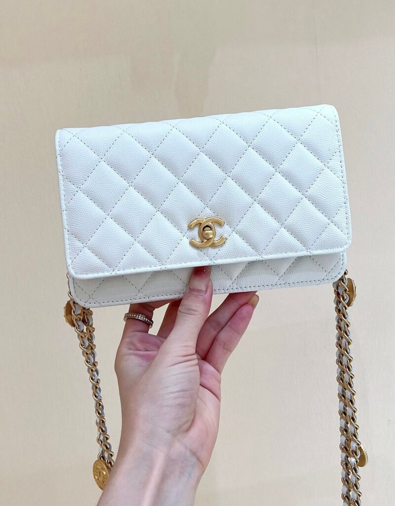 CHANEL 22A高级手工坊系列金币WOC链条包 AP2840白色