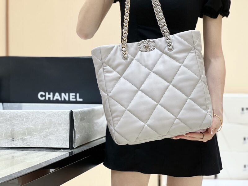 CHANEL 19 bag tote购物包 AS3519灰色 - Image 2