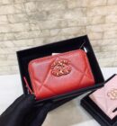 Chanel 经典菱格纹19羊皮金色大cc logo 拉链卡包 AP0949红色