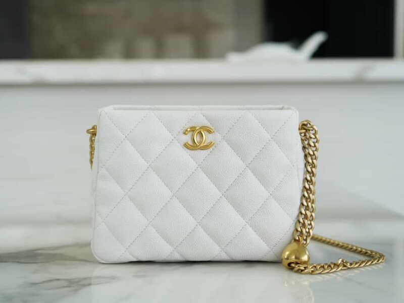 CHANEL 23P春夏新款 爱心调节扣HoBo包 AS3830白色