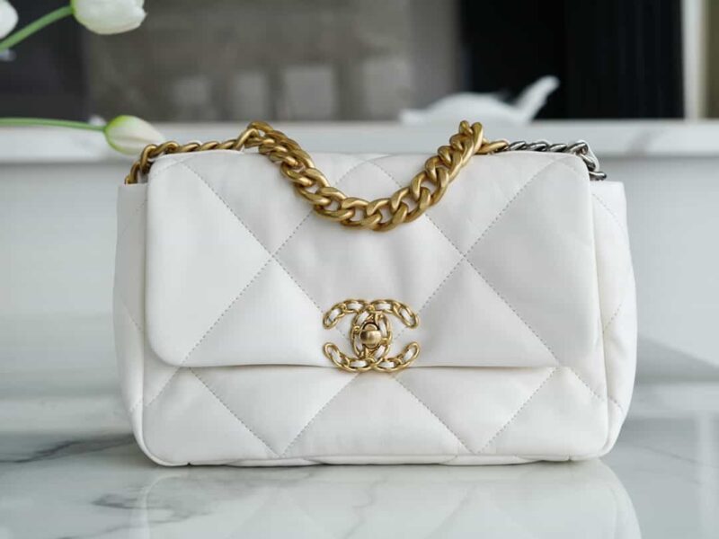 CHANEL 正品皮小号26CM 19BAG AS1160白色/金扣