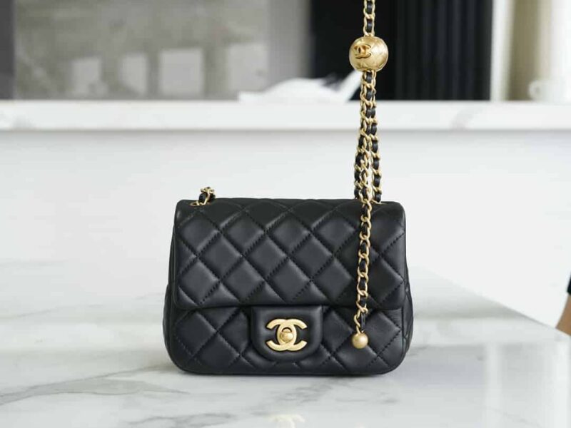 CHANEL 金属球方胖子18CM正品皮黑色迷你口盖包 AS1786