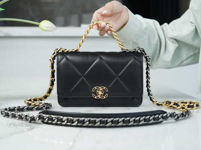 CHANEL 23P新款 19WOC AP0957黑色/金扣