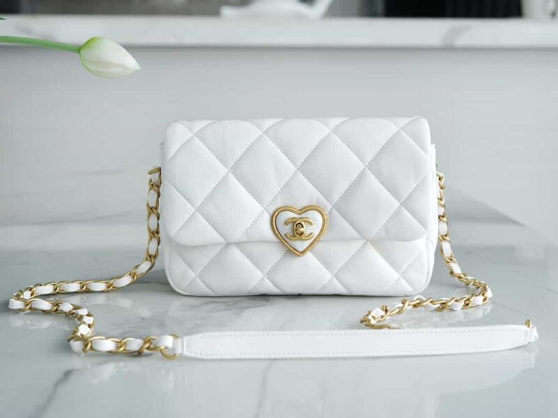 CHANEL 23S 新款CF Mini爱心珐琅扣口盖包 AS3986白色