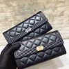 Chanel 原厂绵羊皮两折钱包 A80283黑色/银扣