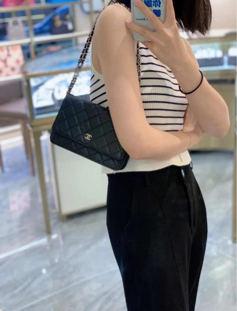 CHANEL 经典款WOC发财包 A33814黑色 - Image 2