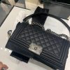 wsxc1670433053568_0.jpg CHANEL LEBOY 25 进口鱼子酱牛皮翻盖包 A67086黑色银扣