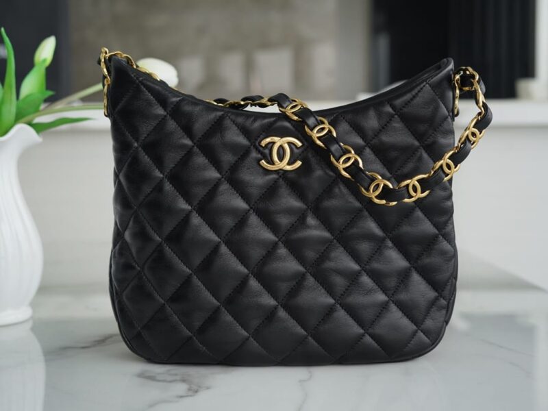 CHANEL 22K 新款羊皮HOBO腋下包 AS3631黑色